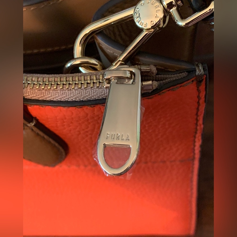 Furla NWOT $458.00 MSRP Small Afrodite Convertible Tote Bag - Picture 11 of 12
